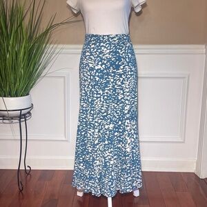 H&M Blue & White Abstract Print Maxi Skirt Flowy Silhouette Size SMALL